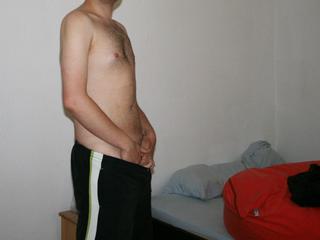 22 j&auml;hriger, zeigefreudiger Bi-boy, auf der Suche nach...