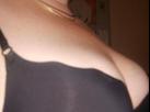 Madame Deroissy - Ich werde dich online erziehen, und du wirst mir zu Willen und zu Diensten sein. Stell schon einmal Spielzeug bereit, und gehe auf die Knie, wenn du mich ansprichst. Ich w&uuml;nsche nicht geduzt zu werden, verstanden!? Frage an, ob ich Zeit f&uuml;r dich habe.